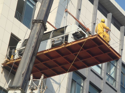 無錫設(shè)備吊裝搬運廠家提醒你怎樣避免高空墜落？